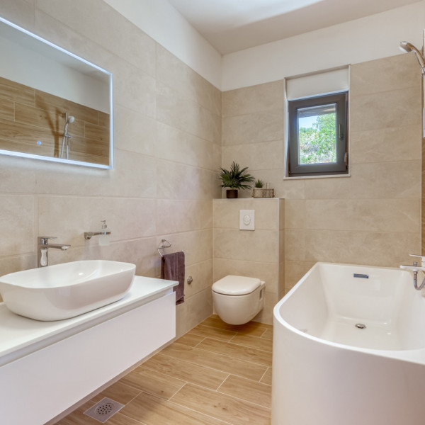 Bathroom / WC, Villa La Vrana , Villa La Vrana & Aurana with heated pools in Vrana, Dalmatia, Croatia Vrana