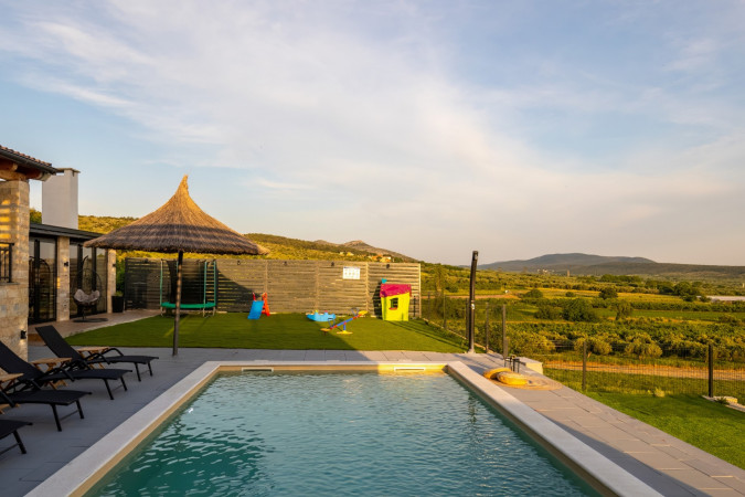 Villa Aurana Au&szlig;en, Villa La Vrana & Aurana mit beheizten Pools in Vrana, Dalmatien, Kroatien Vrana