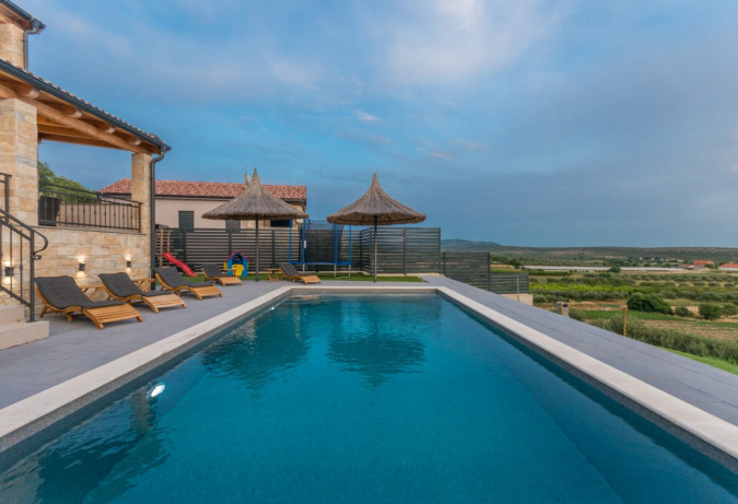 Villa La Vrana Au&szlig;en, Villa La Vrana & Aurana mit beheizten Pools in Vrana, Dalmatien, Kroatien Vrana